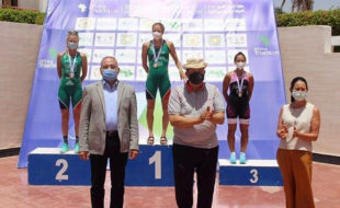 South Africa’s Simone Ackermann and Gillian Sanders lived up to their billing earning first and second place, respectively, at the Africa Triathlon in Sharm El Sheikh in Egypt. Photo: Gillian Sanders (Instagram)