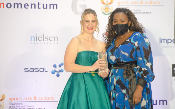 ​​2021 Momentum gsport Woman in Radio award winner Cato Louw is pictured receiving her trophy with SA radio royalty, Cynthia Tshaka. Photo: gsport