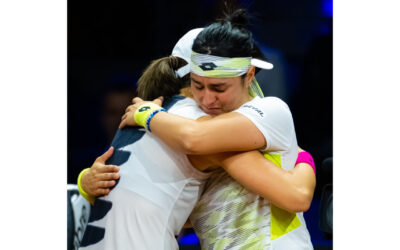 Iga Swiatek will play Aryna Sabalenka in the Stuttgart final for the second straight year, after Ons Jabeur retired due to injury against the world number one. Photo: WTA (Twitter)