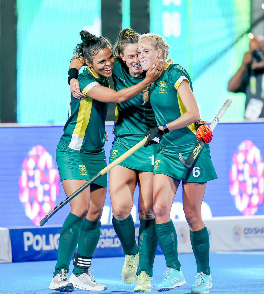 Dirkie Chamberlain (centre) and Izelle Cilliers (right) celebrate Toni Marks’ goal for a short-lived 2-1 lead for South Africa against India in Oman on Friday. Photo: Rodrigo Jaramillo / (c) WORLDSPORTPICS