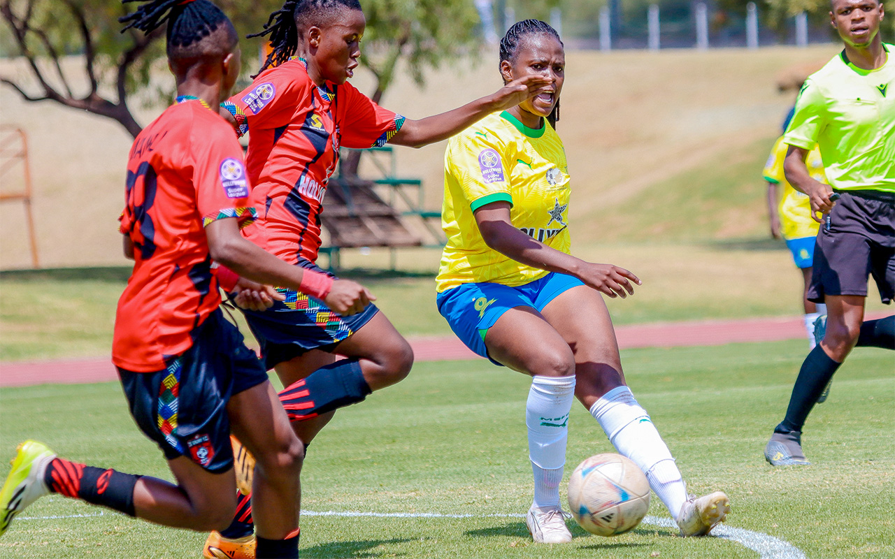 mamelodi-sundowns-ladies-with-slim-hollywoodbets-super-league-log