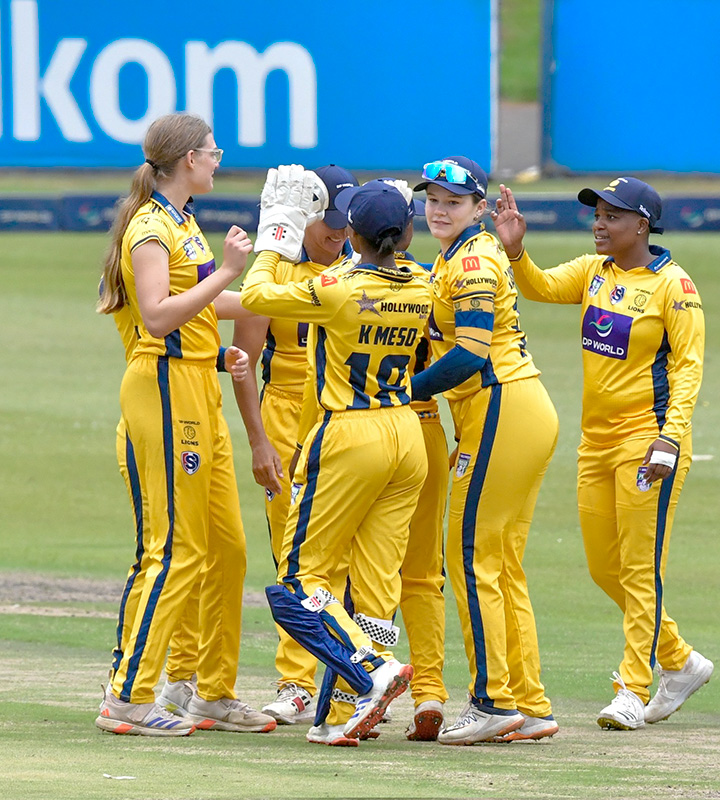 SA U19 bowling star Fay Cowling was impressive for her 1/21 in three overs, taking the wicket of Free State opener Verunissa Reddy for a duck in her first over.