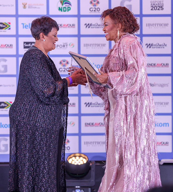 Nielsen Sports SA Team of the Year goes to the Proteas Women, represented by Cricket SA’s Public Affairs Executive, Refentse Shinners, marking the team’s upward trajectory, elevating South African women’s cricket globally.