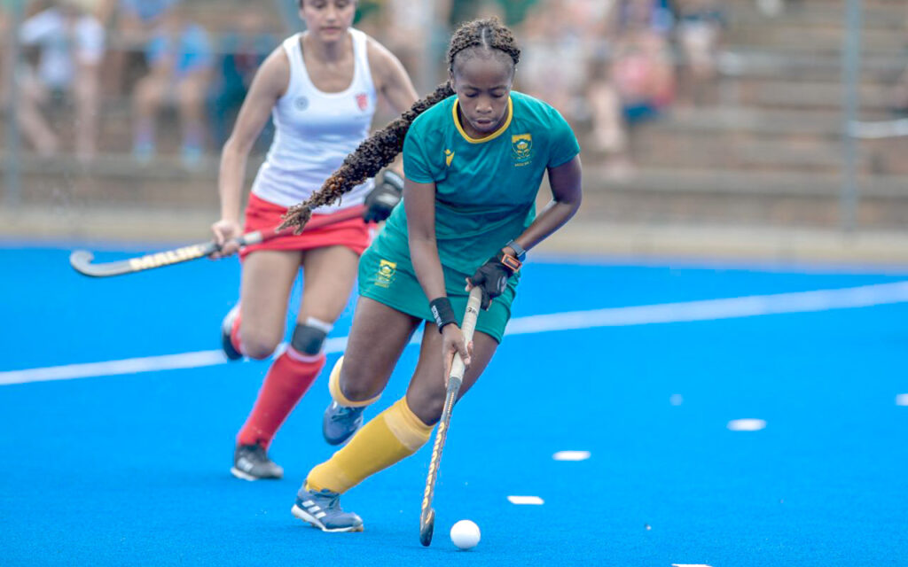 Nomza Mzizi drives the possession up the field during the final encounter. South Africa found the decisive moment when Cerian Fourie scored in the third quarter to claim a 1–0 victory and seal a 3–0 series win over Canada in the final encounter in the five-match series at the Hoërskool Menlopark in Pretoria, Gauteng, on Saturday, 17 January 2026. All Photos: Marcel Sigg / Run Ride Dive via SA Hockey