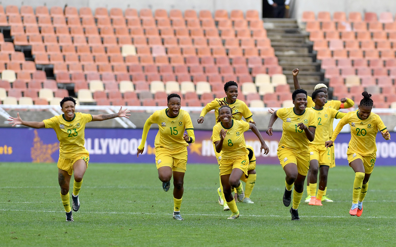 Nthabiseng Majiya et Casey Gordon brillent alors que Banyana Banyana bat le Zimbabwe lors des tirs au but du COSAFA Nthabiseng Majiya et Casey Gordon brillent alors que Banyana Banyana bat le Zimbabwe lors des tirs au but du COSAFA