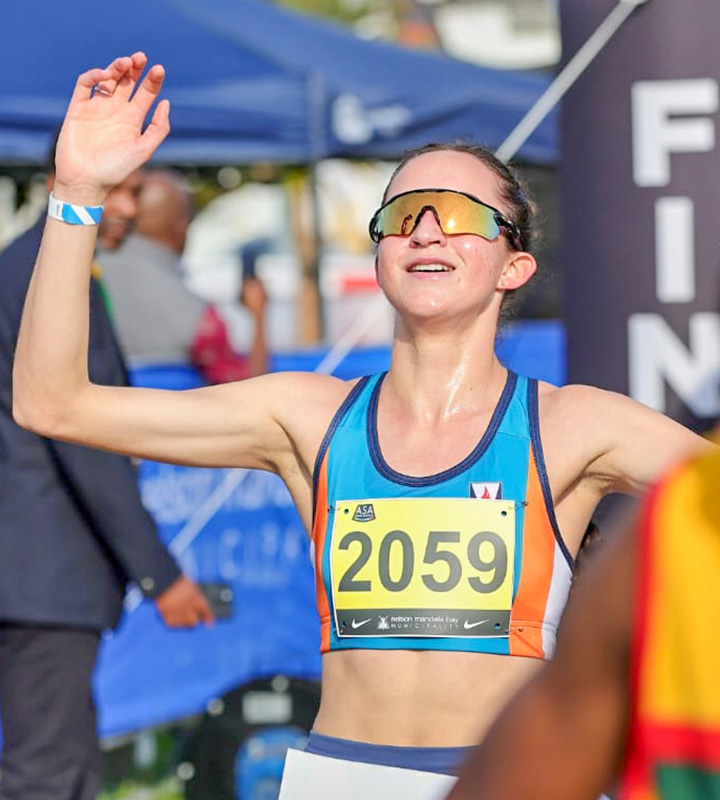 Zanthe Taljaard powers to the women's 5km national title at the ASA Road Running Championships at Pollok Beach in Gqeberha.