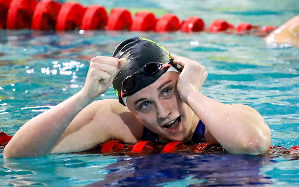 Duné Coetzee won the 200m freestyle title in 1:56.78, hitting the target she had set herself that morning and adding a B qualifier to her Beijing ticket in the 400m freestyle, the SA Short Course Champs in Pietermaritzburg on Saturday.