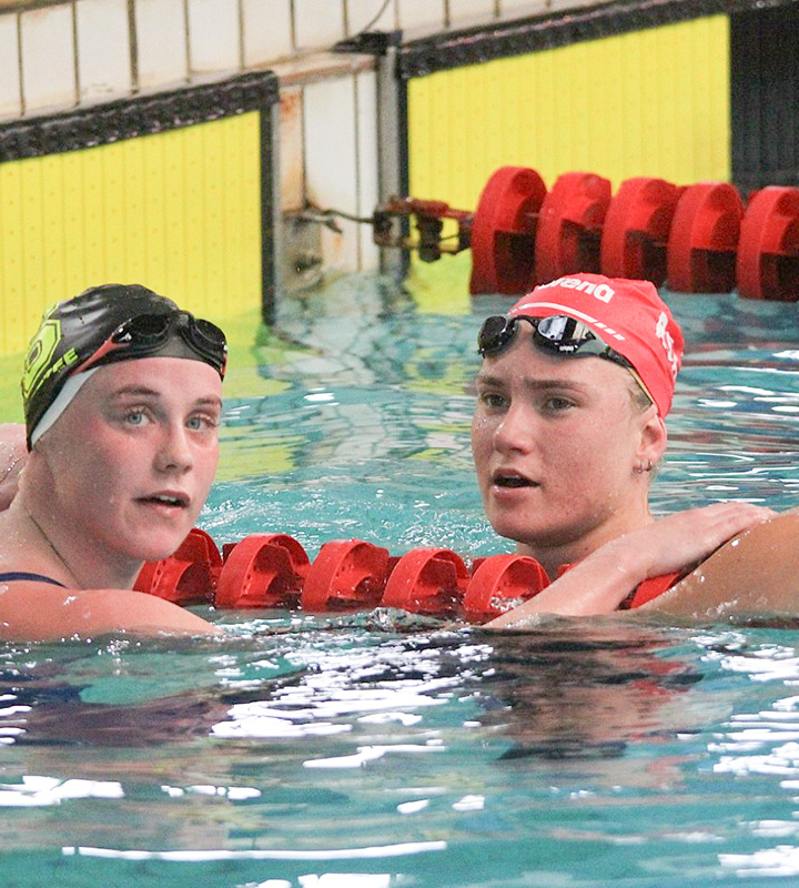 Stephanie Houtman (right) claimed the 1500m freestyle title ahead of Duné Coetzee, both swimmers dipping under the B qualifying mark.