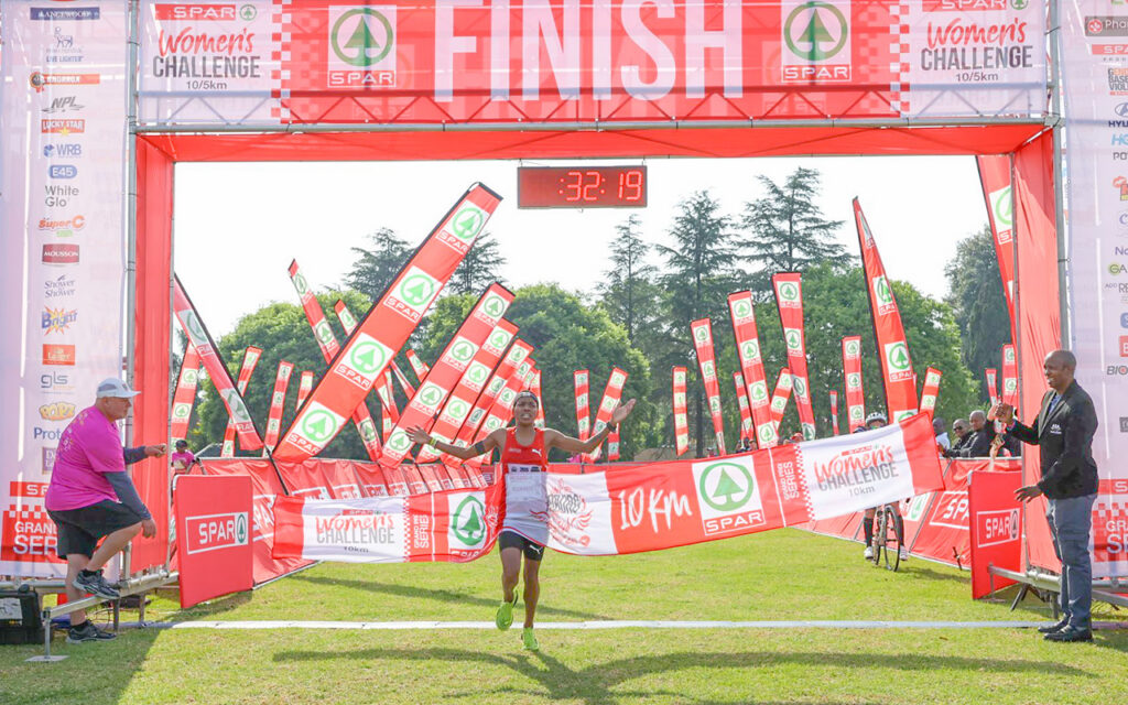 Glenrose Xaba became the first athlete to win the Spar Grand Prix four times by winning the Jozi Spar Women's 10km Challenge in 32:26, more than a minute ahead of Boxer teammate Karabo More, with Ethiopian Selam Gebre (Nedbank) third and the overall 2026 Spar title secured, at the Marks Park Sports Club in Johannesburg on Sunday, 4 October 2026. All Photos: Reg Caldecott / Gallo Images